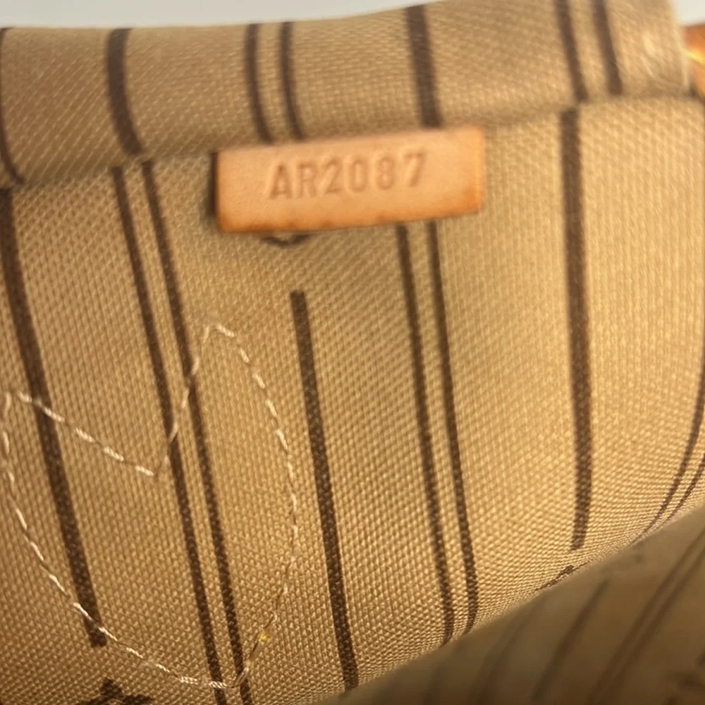 Louis Vuitton Neverfull MM monogram beige interior - Picture 11 of 16